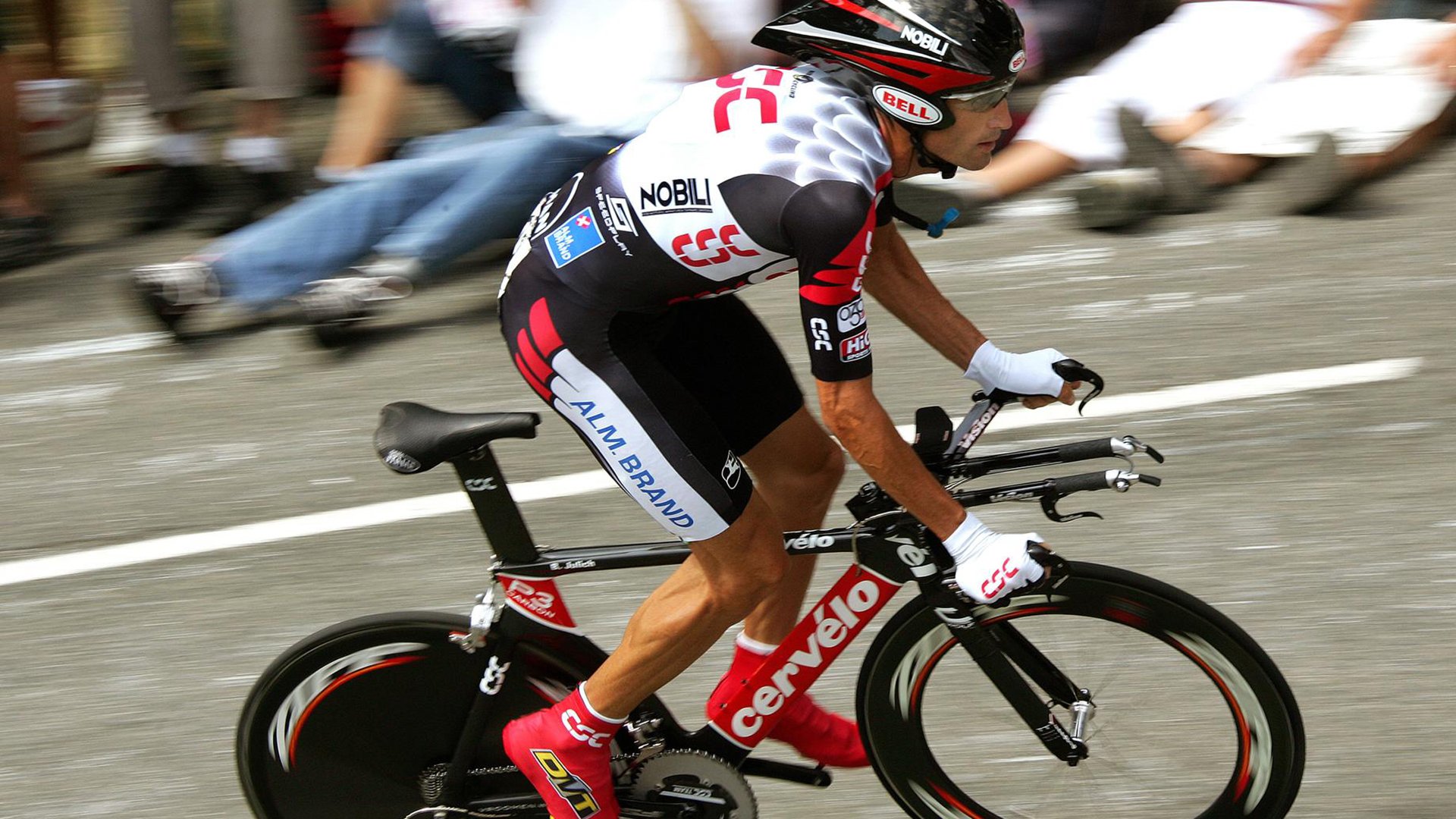 中国女篮的坚持成为无数人心中的榜样，中国女篮的精神